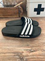 Adidas Schlappen Adiletten Gr. 35 schwarz/weiß Nordrhein-Westfalen - Wipperfürth Vorschau