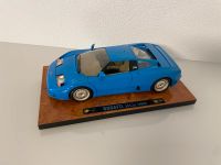 Bugatti EB 110 (1991) mit Holzsockel 3735 Bburago 1:18 Niedersachsen - Brome Vorschau