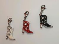 Charm Anhänger Stiefel NEU weiß rot schwarz Strasssteine Bayern - Drachselsried Vorschau