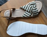 Sandalen 39 NEU und Only Shirt XS grün weiß Nordrhein-Westfalen - Kirchlengern Vorschau