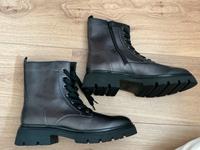 Silberne Schnürstiefeletten Nordrhein-Westfalen - Siegen Vorschau
