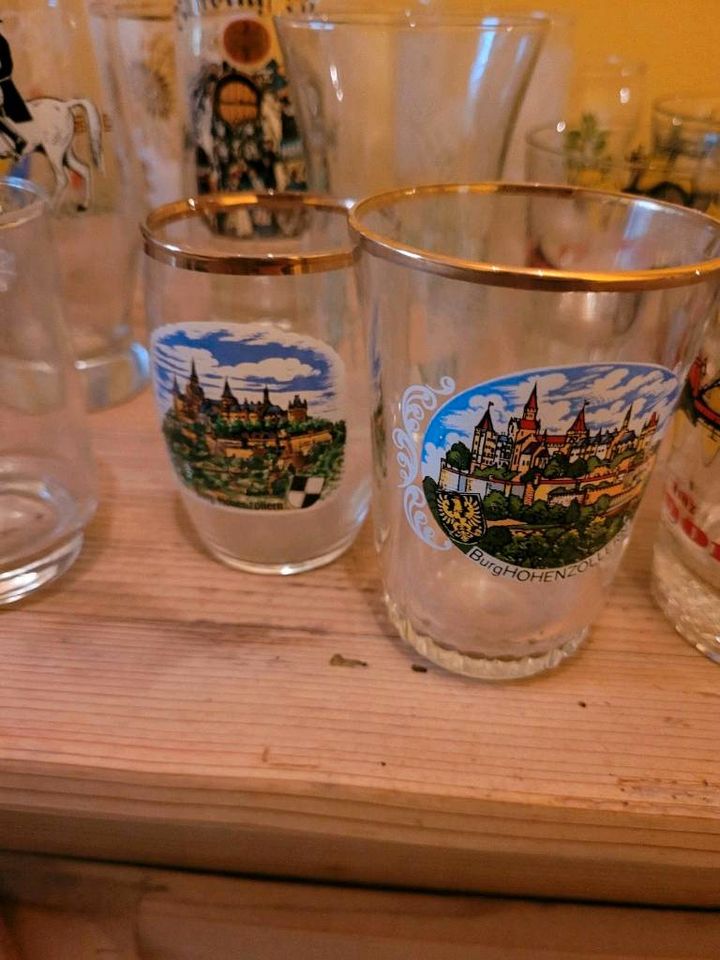 Alte Gläser - verschiedene Muster und Marken in Aglasterhausen