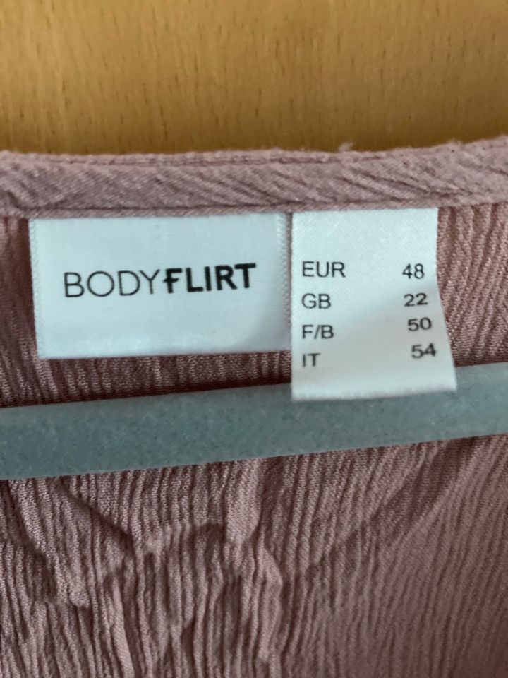 Bodyflirt Sommerkleid Gr. 48 , mit schöner Stickerei in Detmold