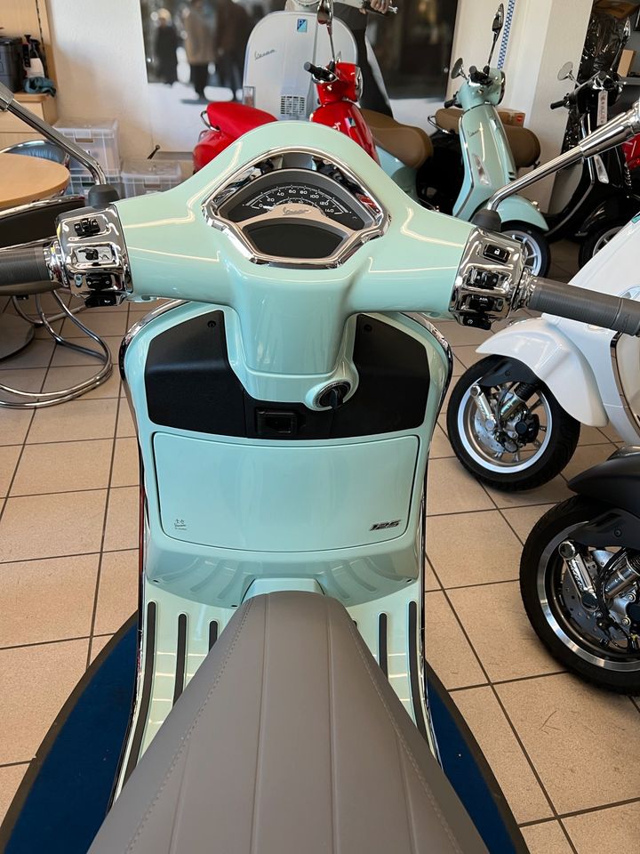 Neu! Vespa GTS 125 Grün Amabile E5 Roller in Freiburg im Breisgau