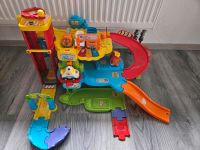 Tut Tut Baby Flitzer Parkgarage mit 5 Tut Tut Fahrzeugen Sachsen - Schönheide Vorschau