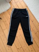 Adidas Sporthose Joggingshose schwarz 36 S Bielefeld - Bielefeld (Innenstadt) Vorschau