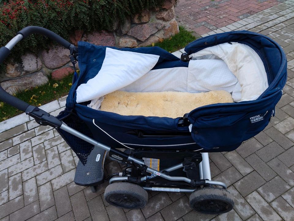 Emmaljunga Kinderwagen Babyschale und Sportsitz + Zubehör in Altenholz