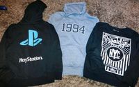 Kleiderpaket drei Pullis, Größe 140 146/152, Hoodie, Playstation Hessen - Bad Vilbel Vorschau