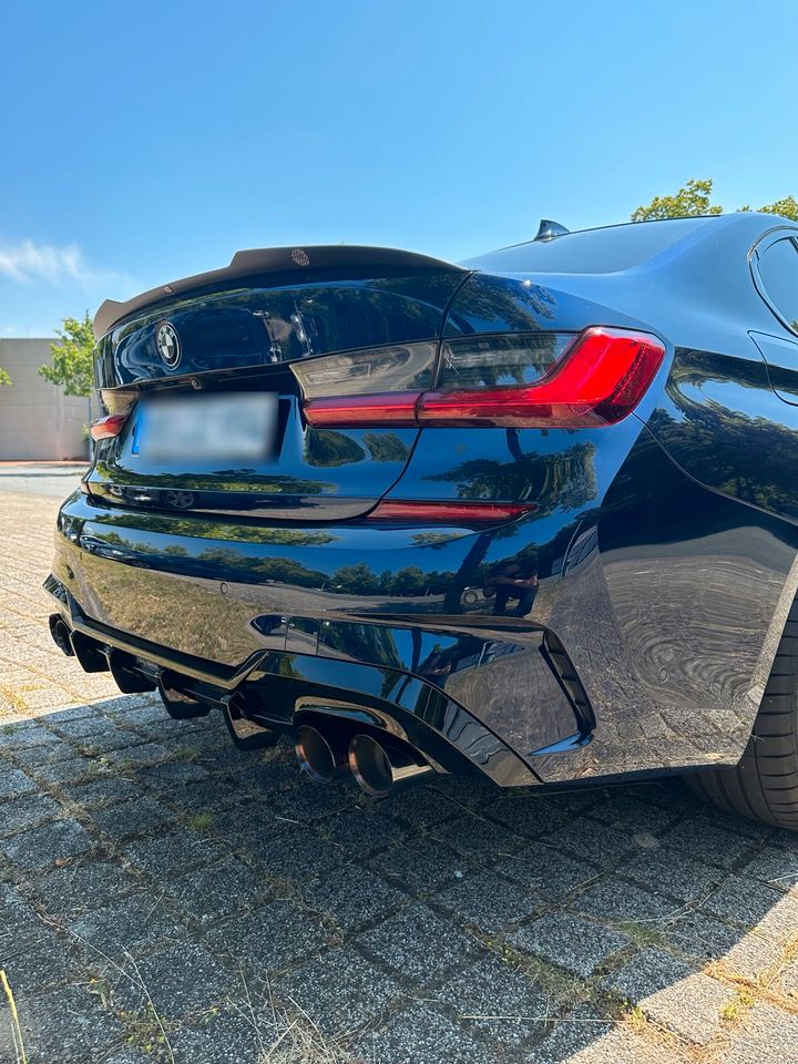 BMW 330i G20 M Paket mit Sternenhimmel in Bremen