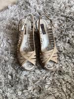 Sandalette Sandalen Keilsandalen Wedges Gr. 37 beige Bayern - Poing Vorschau