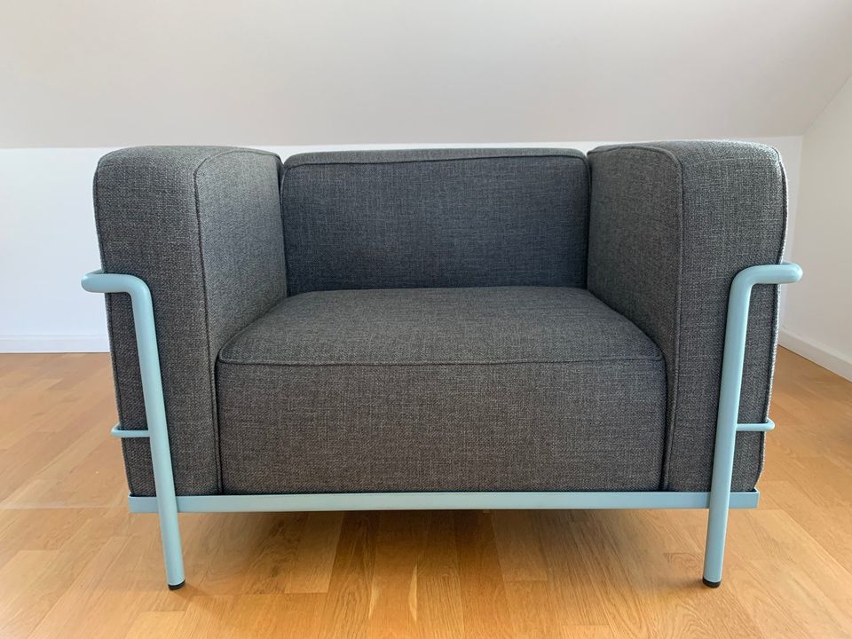 Cassina Sessel Loungesessel Le Corbusier LC3 Stoff grau azurblau in Hannover