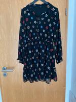 C&A clockhouse Damen Kleid 44 schwarz bunt Blumen chiffonart Nordrhein-Westfalen - Sundern (Sauerland) Vorschau