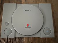 Sony PlayStation Konsole mit 2 Controller - sehr guter Zustand Wandsbek - Hamburg Rahlstedt Vorschau