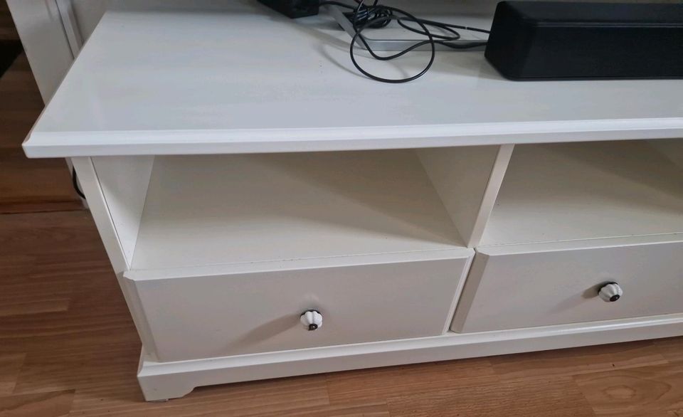 Verkaufe Ikea Fernsehschrank weiß in Wattenbek