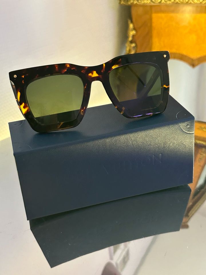 Louis Vuitton Damen Sonnenbrille in Siegburg