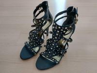 Original Guess Nieten Römer Sandalen Heels Leder schwarz Gr 8 39 Brandenburg - Joachimsthal Vorschau