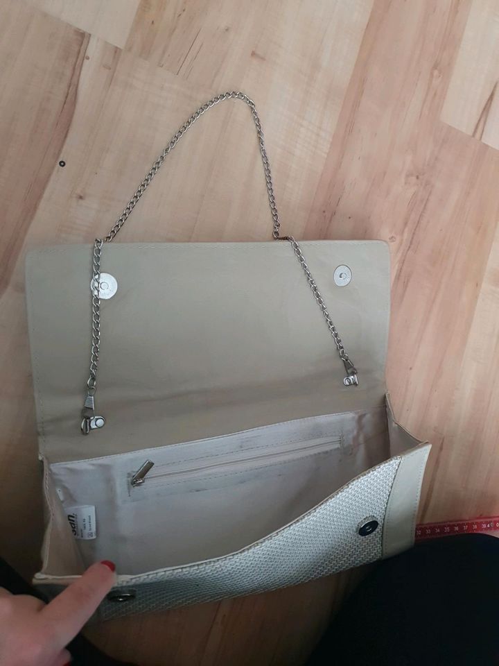 Clutch Schultertasche beige in Hamburg