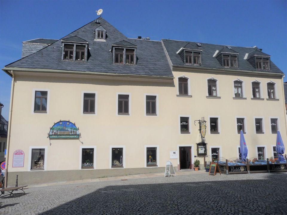 2-Zimmer-Wohnung: Blick auf die St. Annenkirche inklusive! in Annaberg-Buchholz