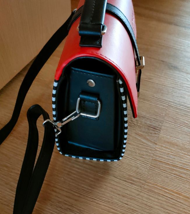 Handtasche schwarz weiß rot, Versand möglich in Tönisvorst