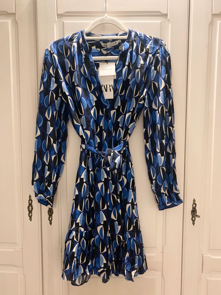 Neu Zara Kleid Paula Viskose Gr. M in Hamburg