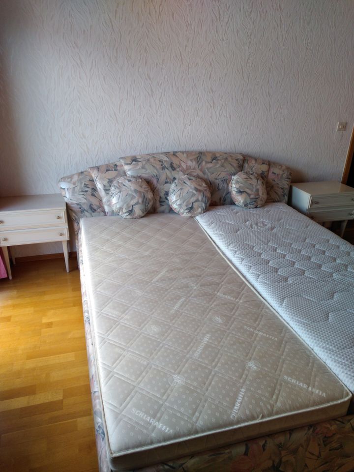 Schlafzimmer komplett weiß Doppelbett Schrank Kommoden in Köln