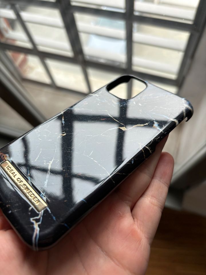 iPhone 11 Handyhülle Ideal of Sweden case in Viersen