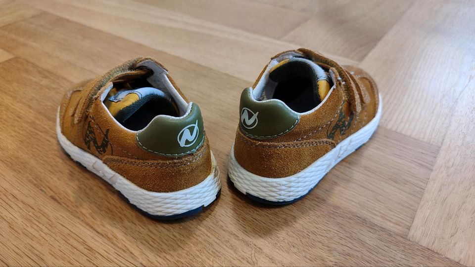 Naturino Turnschuhe Größe 22 in Magdeburg