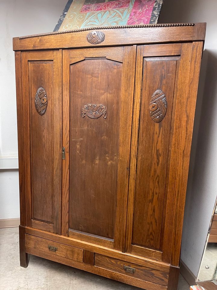 Antiker Art Deco Kleiderschrank 138x205x53cm in Düsseldorf