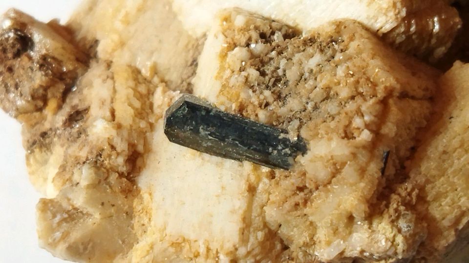 Mineral Turmalin auf Feldspat Namibia in Meißen