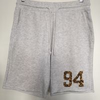 Sweatshorts Mid lenght Shorts DIVIDED hellgrau mit Print NEU Gr.S Innenstadt - Köln Altstadt Vorschau