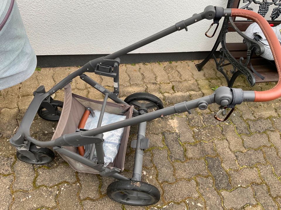 Kinderwagen CIRCLE  mit Babyschale / 2 in 1 ,grau in Kollow, Kurheim (Schwarzenbek)