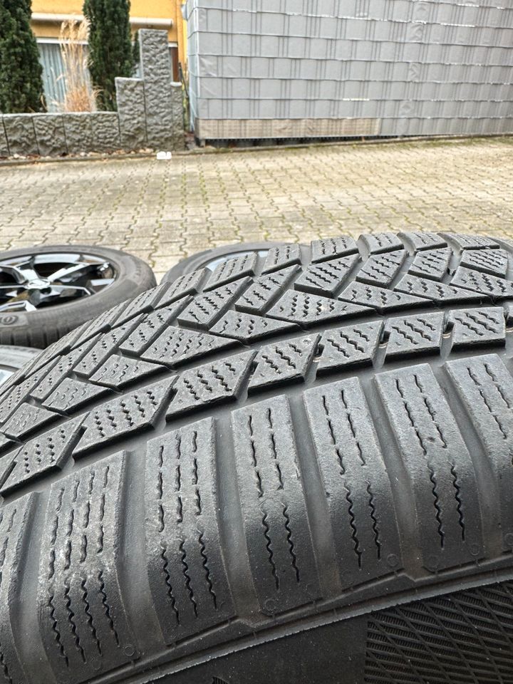 Audi Q3 Winterreifen auf Alufelgen 215/65R17 in Wiernsheim