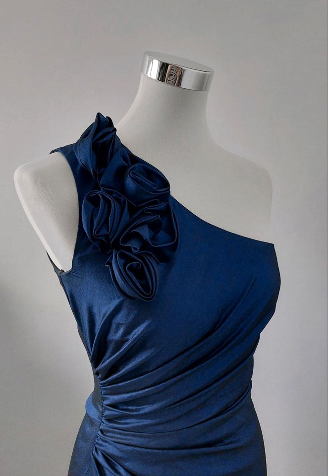Elegantes One-Shoulder Kleid von Marie Blanc in Bad Homburg
