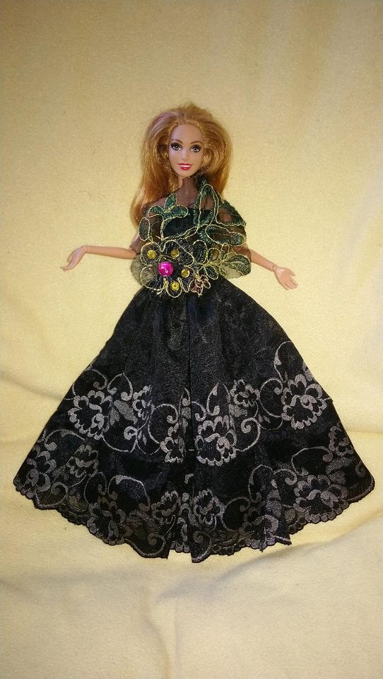 Barbie  Puppen Kleid Schwarz Königin Kleidung Prinzessin Braut in Perleberg