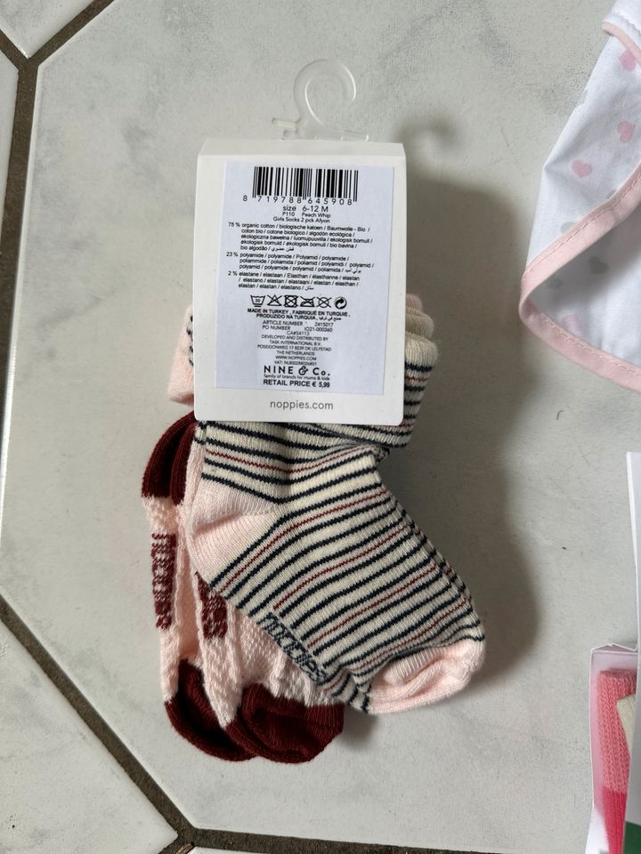 Babykleidung rosa Socken Sonnenhut Strumpfhosen in Neustadt am Rübenberge