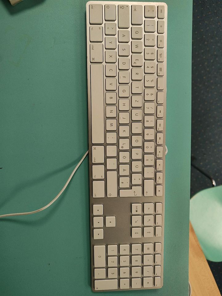 APPLE Tastatur Keyboard A1243 QWERTZ USB Aluminium weiß in Witzenhausen