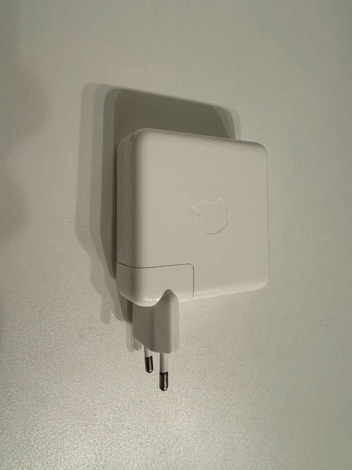 MagSafe 87W von Apple für MacBook Pro/Air Modelle, top Zustand!!! in Hamburg