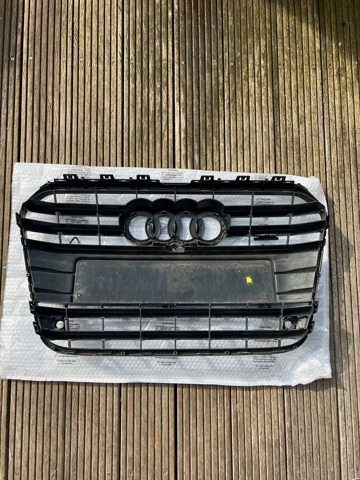 ORIGINAL AUDI A6 Grill für den VFL von 2011-2014 in Moringen