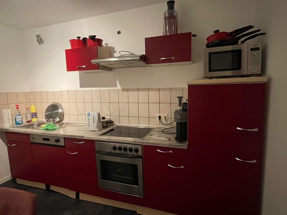 Küche in rot in Recklinghausen