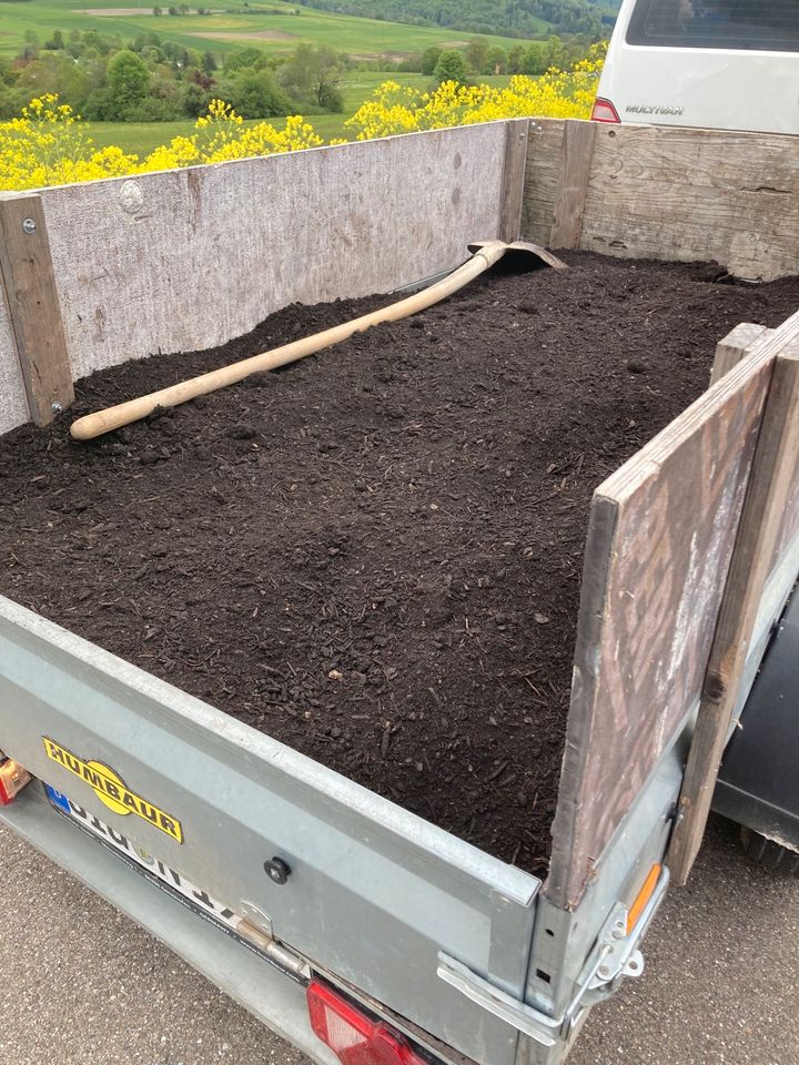 Humus Erde Mutterboden Rasenerde ca. 500kg Rindenmulch in Albstadt