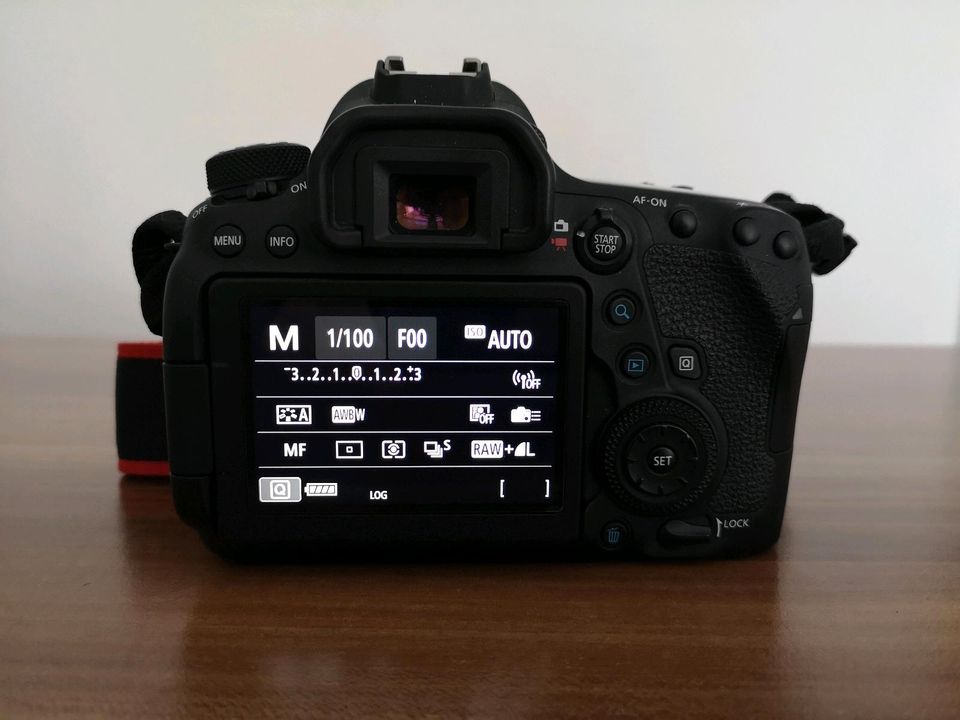 Gepflegte Canon EOS 6D Mark II - nur 30000 Auslösungen! in Haar