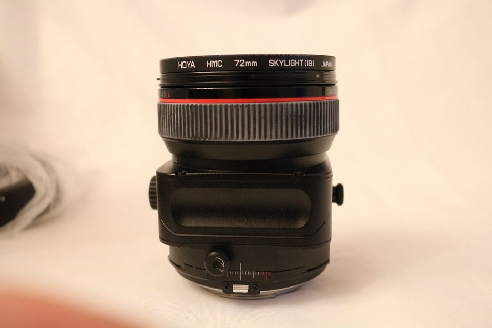 Canon Objektiv TS-E 24mm f/3.5 L mit Lens Case LP1216 in Moers