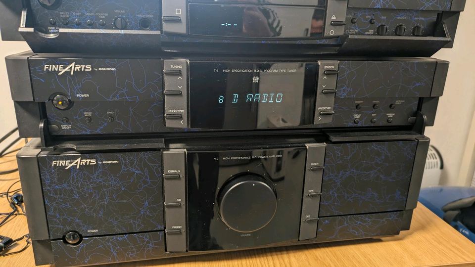 Grundig FineArts Radio Tuner T4 Schwarz blau in Aurachtal