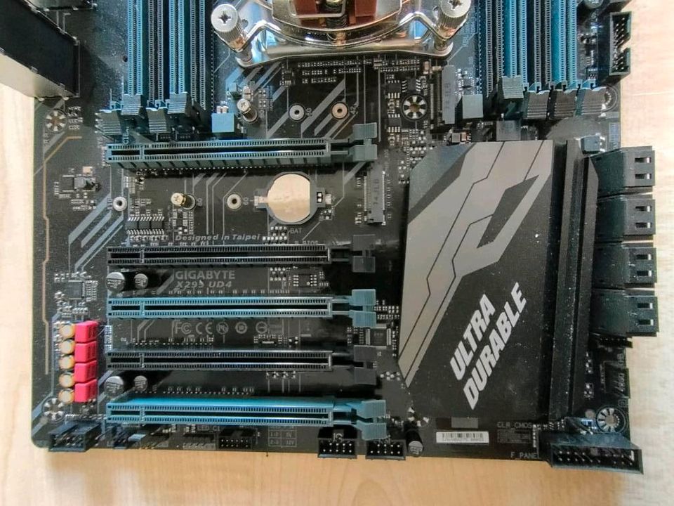 Gigabyte Mainboard X299 UD4 incl. CPU (i7-7820X) und Kühlkörper in Leipzig