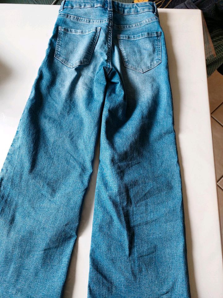 Wide leg Jeans H&M Gr. 128 in Westoverledingen