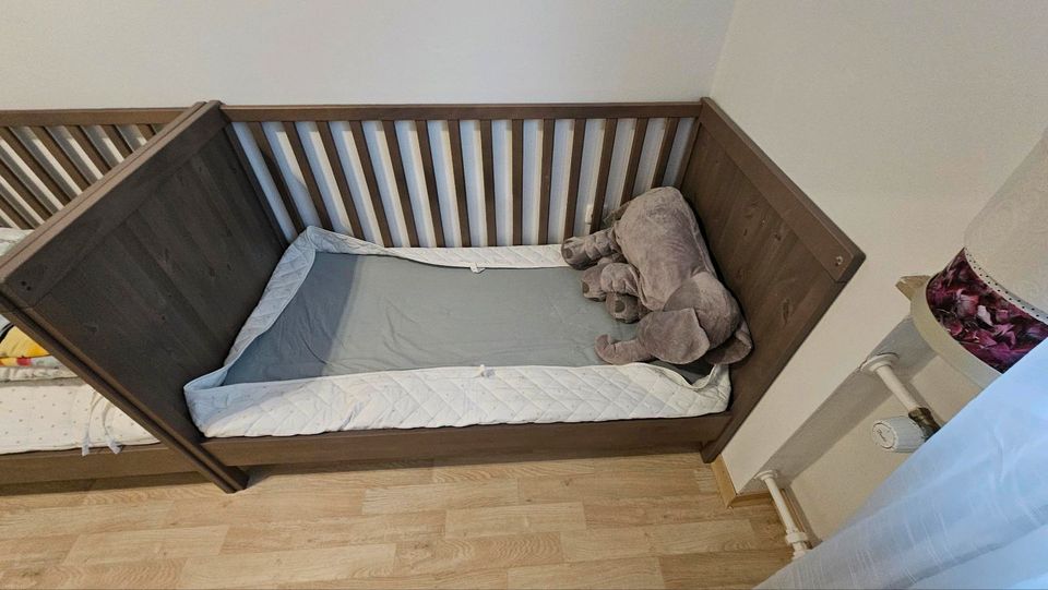 Nur noch 1x Ikea Sundvik Babybett Kleinkinderbett in graubraun in Frankfurt am Main