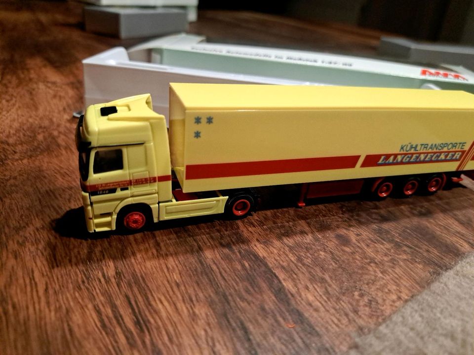 AWM Lkw Modell 1:87 Actros Kühltransporte Langenecker OVP in Fürstenzell