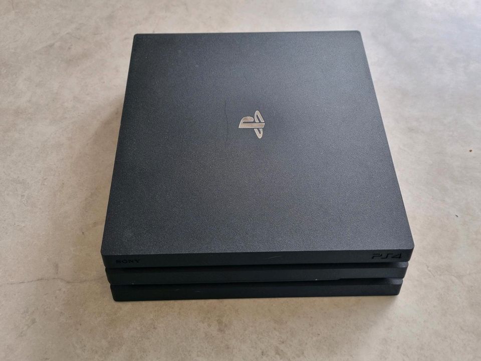 Playstation 4 // PS4 Pro 1 TB in Moers