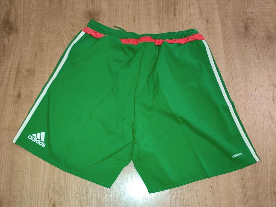 Adidas Shorts M neu mit Etikett in Hannover