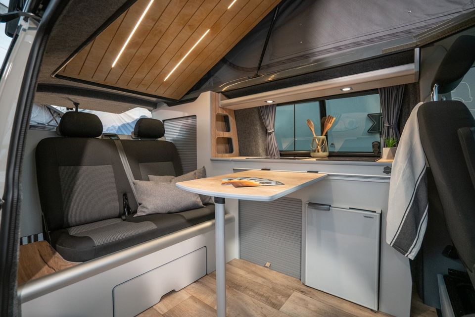 Hoppe Camper Umbau "Basic PLUS" Wohnmobil T5 T6 VW Ausbau in Neumünster